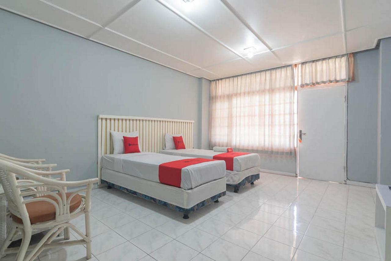 Hotel Reddoorz At Jalan Raya Lembang Padasul Esterno foto