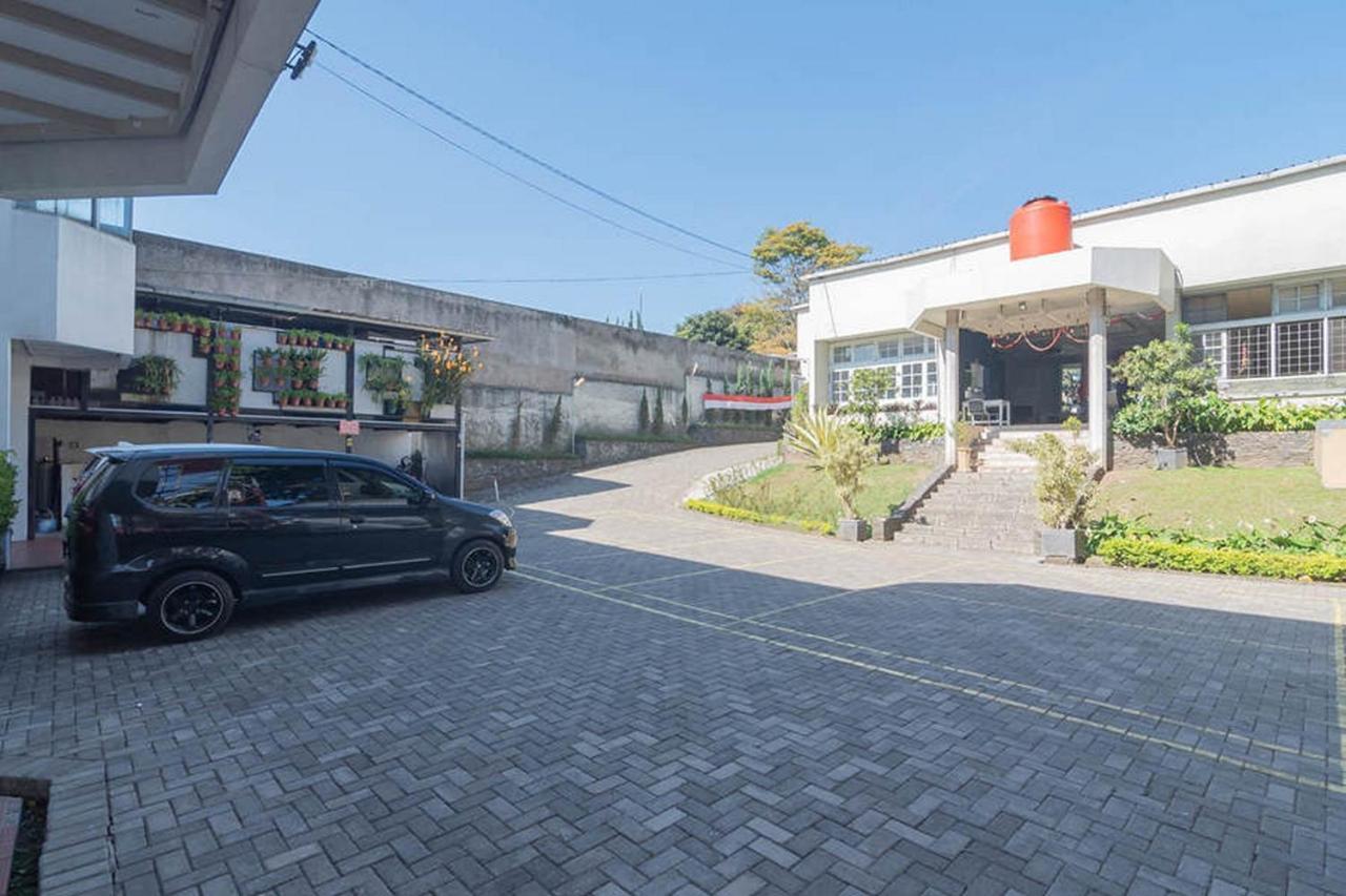 Hotel Reddoorz At Jalan Raya Lembang Padasul Esterno foto