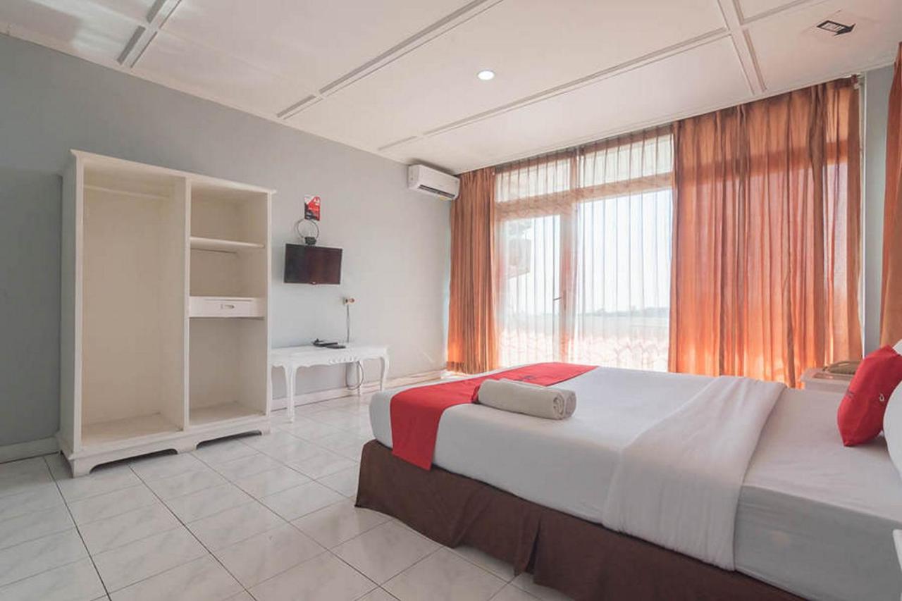 Hotel Reddoorz At Jalan Raya Lembang Padasul Esterno foto