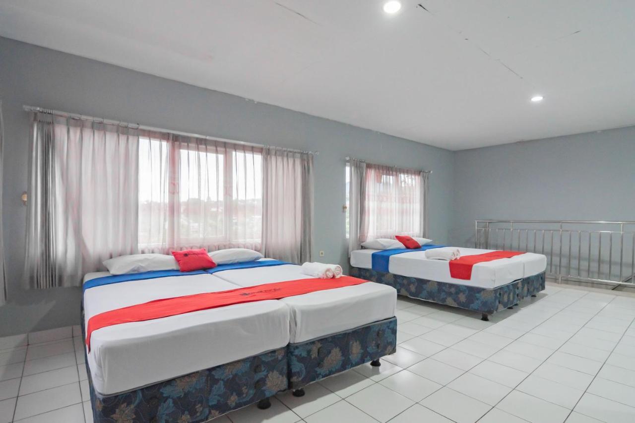 Hotel Reddoorz At Jalan Raya Lembang Padasul Esterno foto