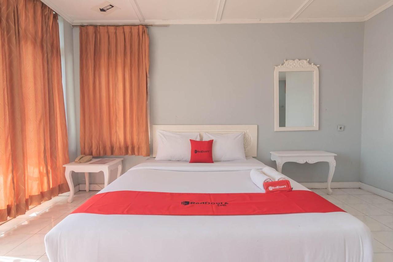 Hotel Reddoorz At Jalan Raya Lembang Padasul Esterno foto