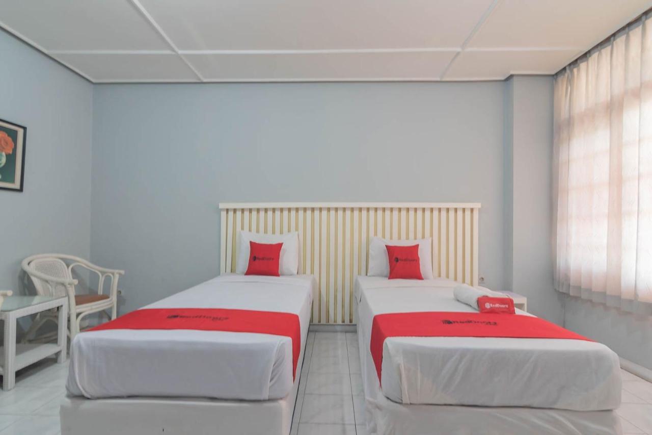 Hotel Reddoorz At Jalan Raya Lembang Padasul Esterno foto