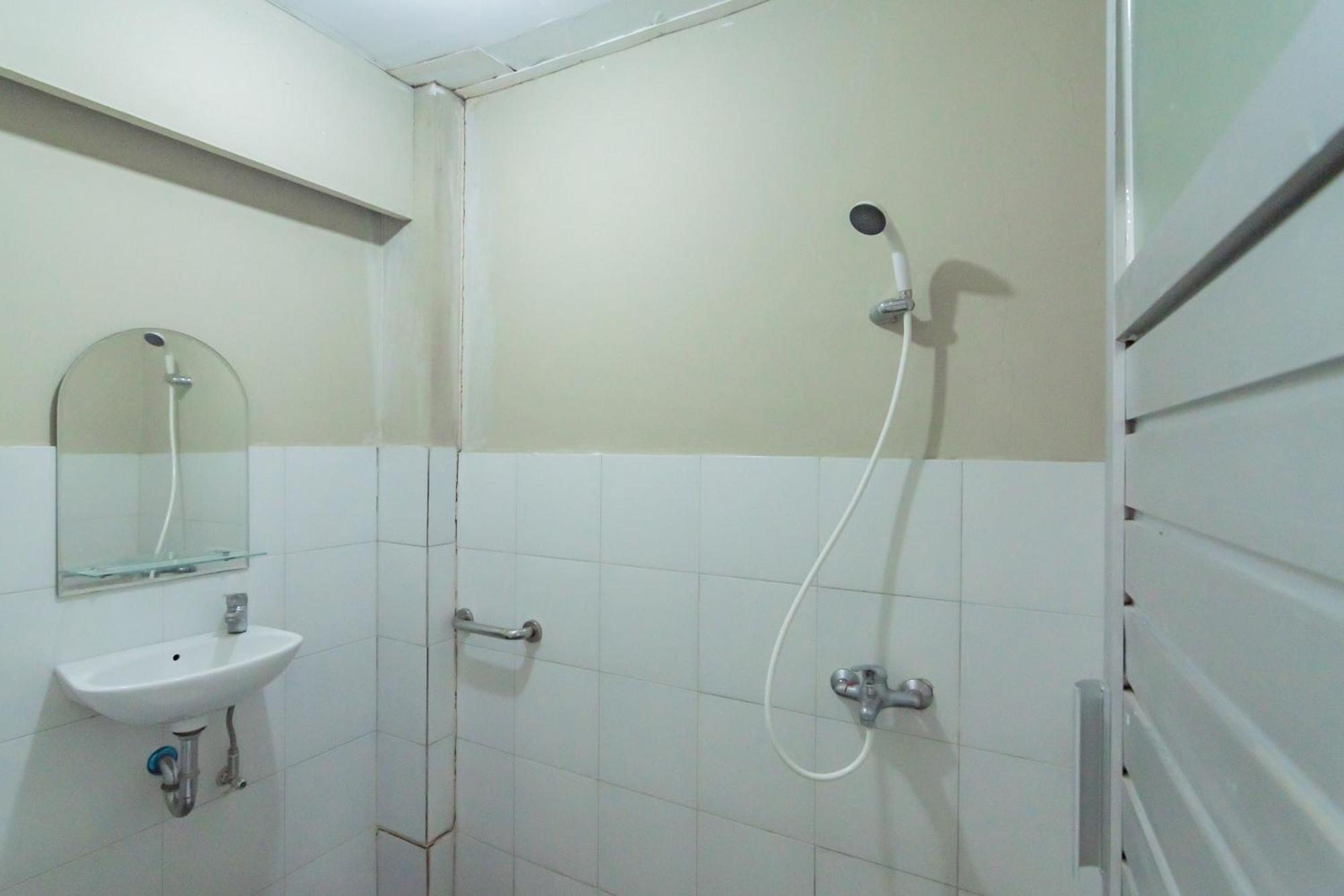 Hotel Reddoorz At Jalan Raya Lembang Padasul Camera foto